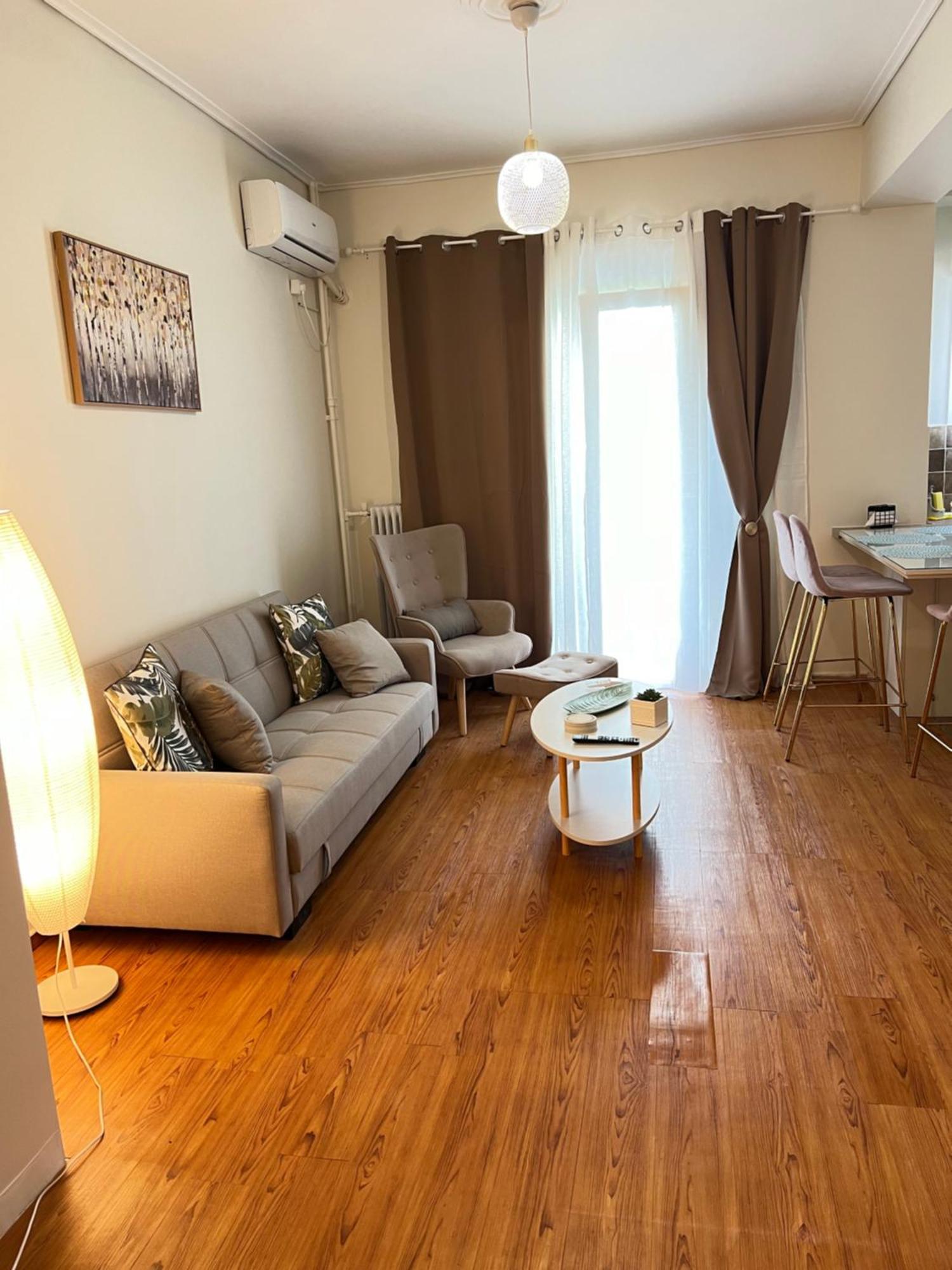 Apartment Acropolis Luxury Sidewalk View