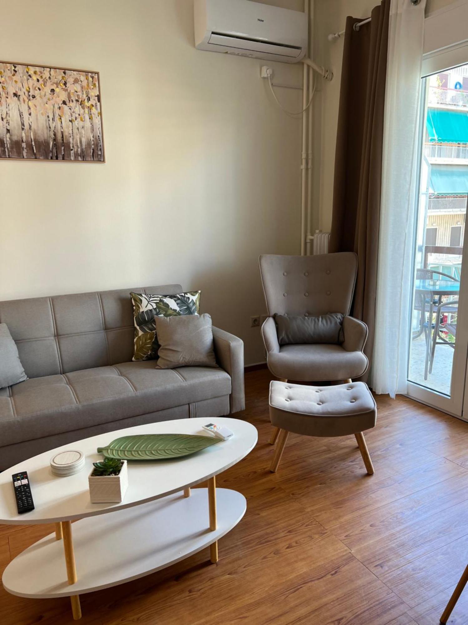Acropolis Luxury Sidewalk View Apartment *