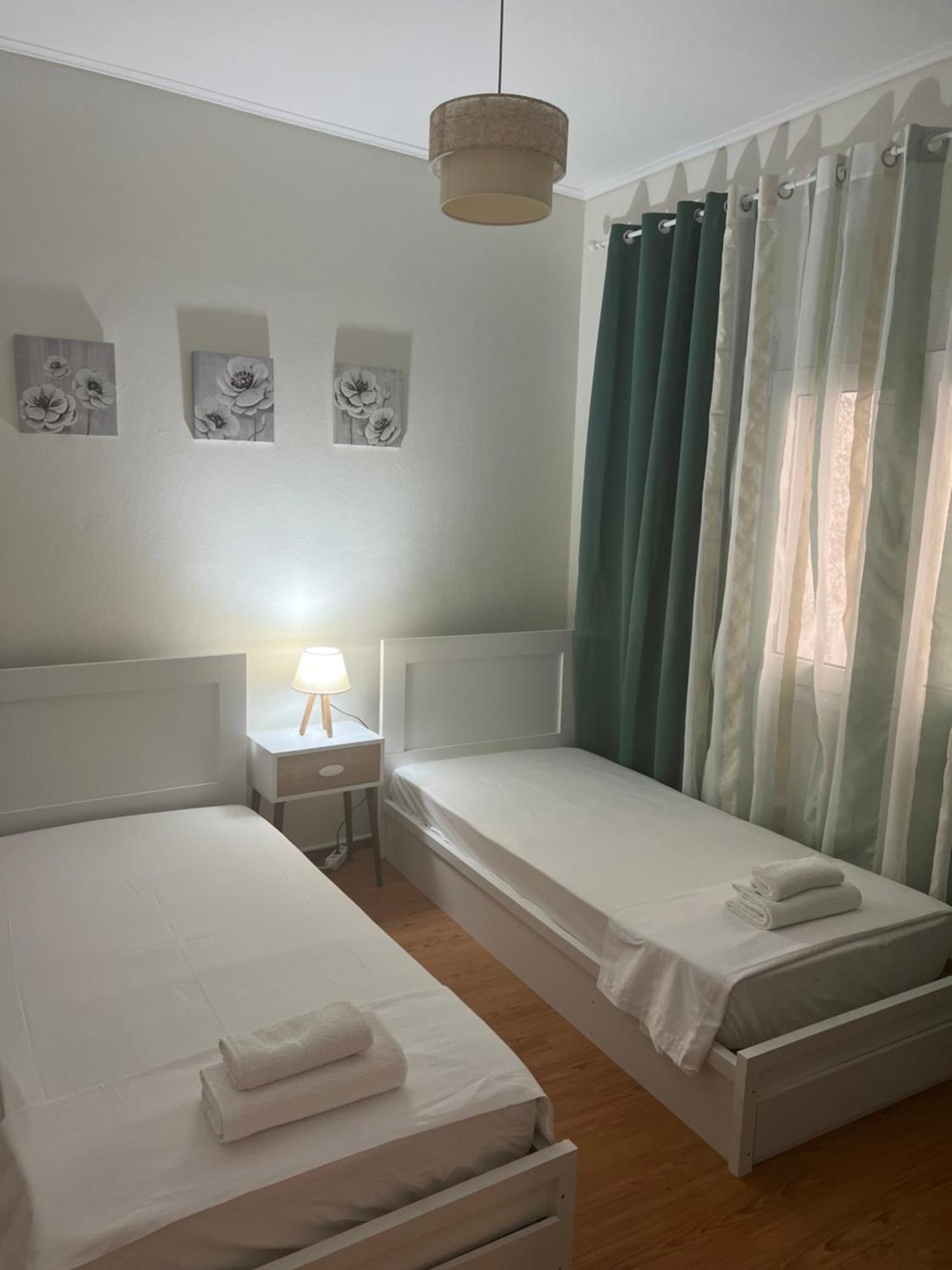 Acropolis Luxury Sidewalk View Apartment *